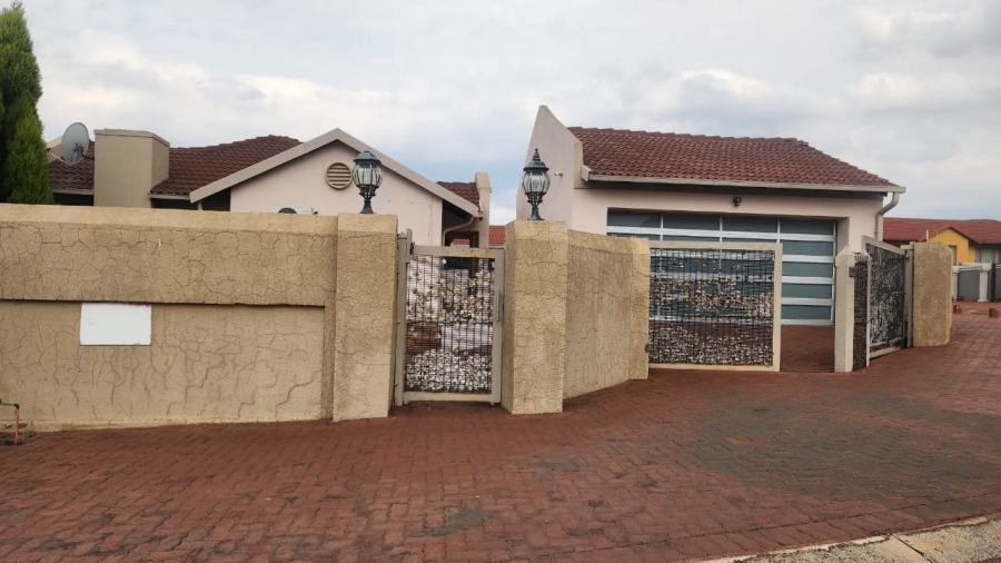 3 Bedroom Property for Sale in Tlhabane North West